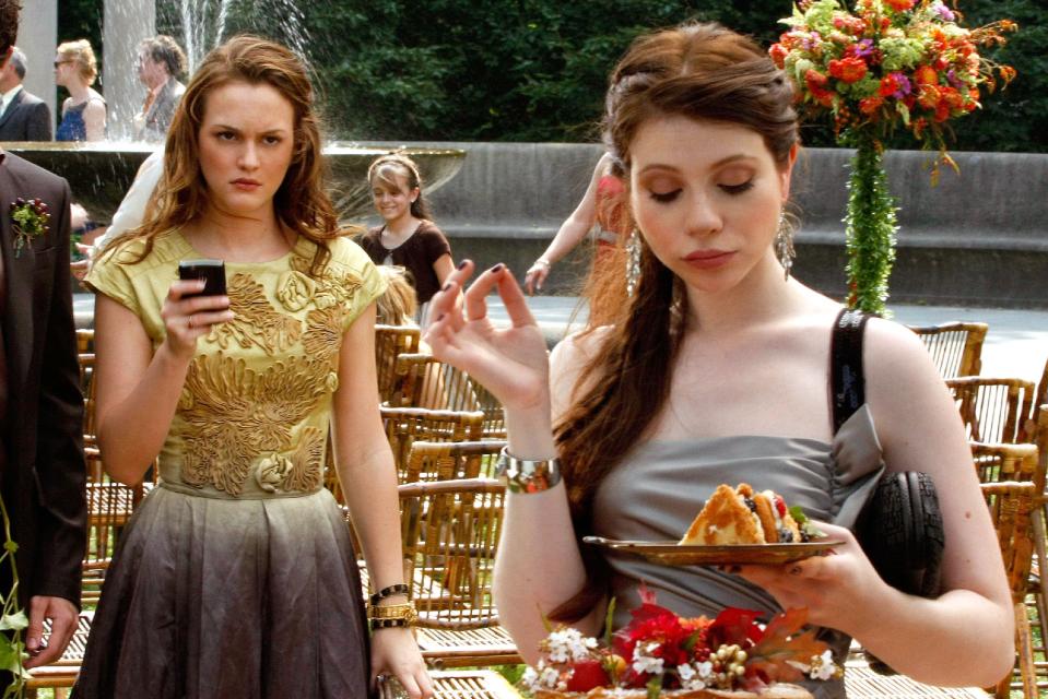 <h1 class="title">GOSSIP GIRL, from left: Leighton Meester (wearing a Valentino dress), Michelle Trachtenberg, 'Rufus</h1><cite class="credit">©CW Network/Courtesy Everett Collection</cite>