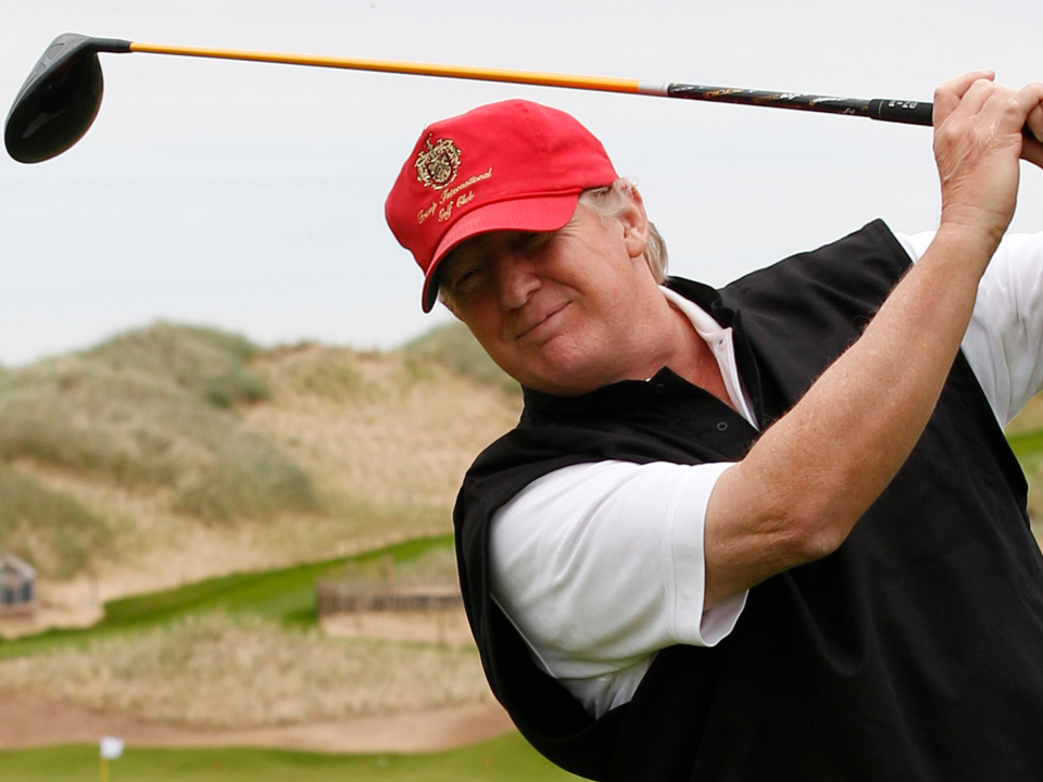 donald trump golfing