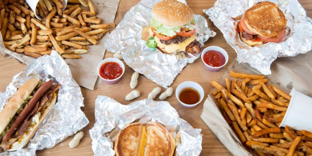 Five Guys let you customise their burgers, hot dogs, and sandwiches. — SoyaCincau pic