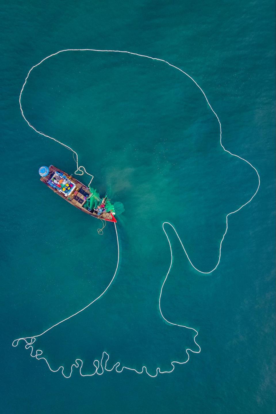 "The Lady of the Sea", a photo taken by Vietnamese photographer Duy Sinh (Picture: Duy Sinh)