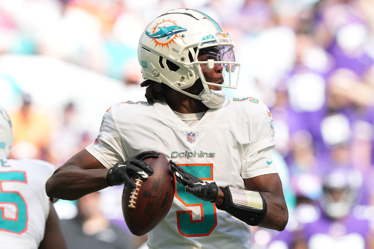 Miami QB status up in air after Bridgewater injured vs. Pats