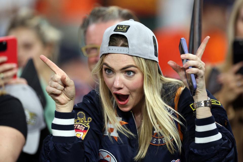 Kate Upton shows her support for Houston Astros pitcher Justin Verlander (Getty Images)