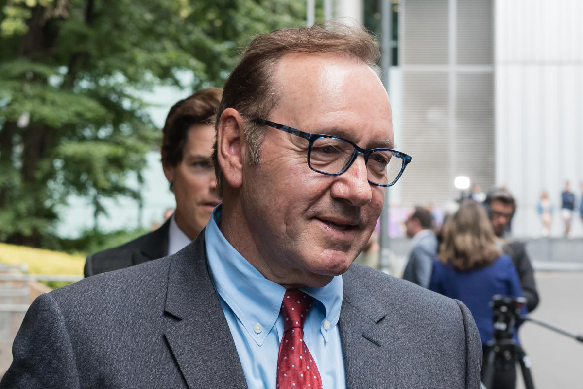 Kevin Spacey trial – latest updates: Actor admits ‘touching’ alleged victim