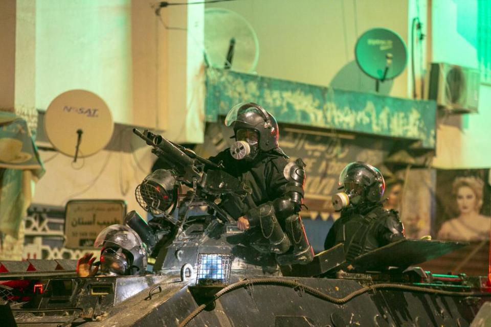 Heavily armoured Tunisian police