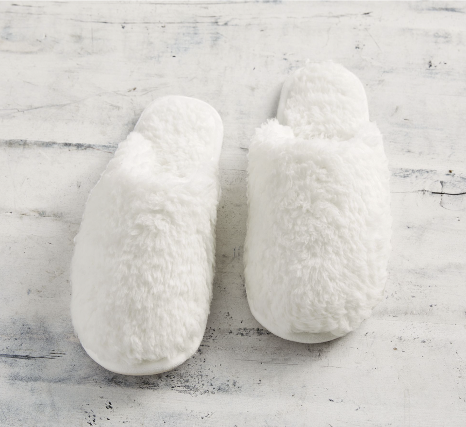 <p><a href="https://go.redirectingat.com?id=74968X1596630&url=https%3A%2F%2Fwww.potterybarn.com%2Fproducts%2Fteddy-bear-closed-toe-faux-fur-slippers&sref=https%3A%2F%2Fwww.thepioneerwoman.com%2Fhome-lifestyle%2Fg41887539%2Fthank-you-gifts%2F" rel="nofollow noopener" target="_blank" data-ylk="slk:Shop Now;elm:context_link;itc:0;sec:content-canvas" class="link ">Shop Now</a></p><p>Teddy Bear Slippers</p><p>potterybarn.com</p><p>$29.50</p><span class="copyright">Pottery Barn</span>