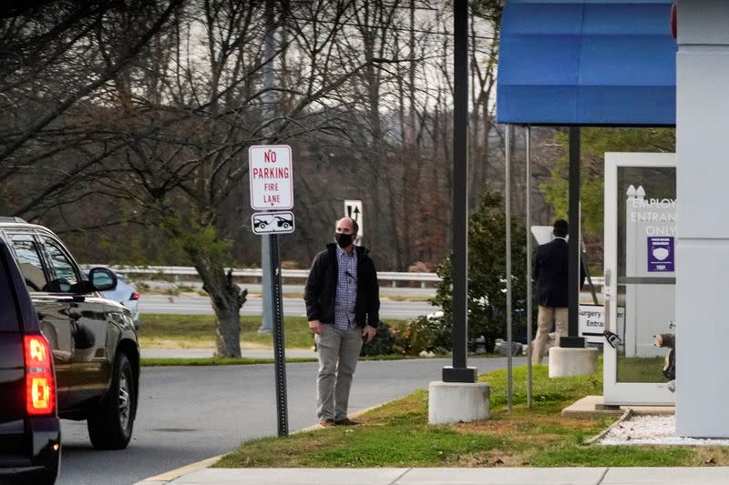 A Secret Service agent waits for President-elect Joe Biden to enter the Delaware Orthopaedic Specialists clinic after twisting his ankle, in Newark