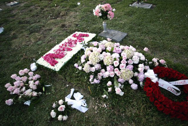 <p>ROBERT SULLIVAN/AFP/Getty Images</p> The grave of Anna Nicole Smith is pictured at the Lakeview Memorial Gardens in Nassau in the Bahamas on March 2, 2007