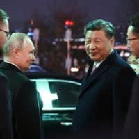 Der chinesische Präsident Xi Jinping (rechts) und der russische Präsident Wladimir Putin (links) bei einem Treffen in Moskau.