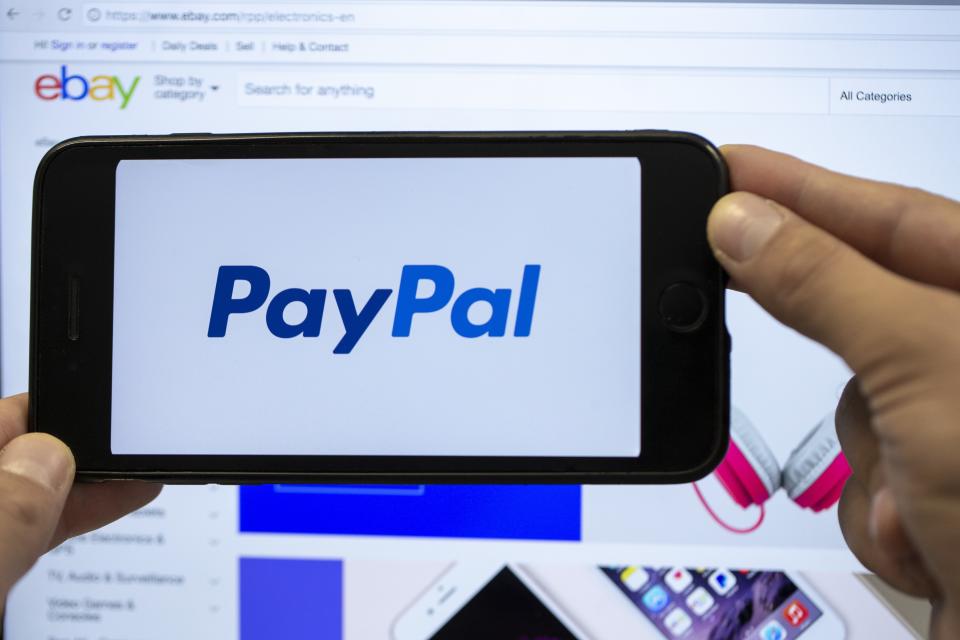 Ab Dezember gelten bei PayPal neue Nutzungsbedingungen und mit ihnen wird eine neue Gebührenordnung sowie eine Strafgebühr eingeführt. (Bild: Getty Images)