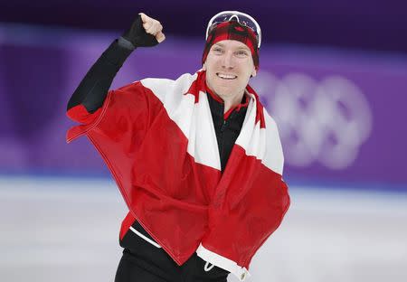 Speed Skating - Pyeongchang 2018 Winter Olympics - Men's 10000m competition finals - Gangneung Oval - Gangneung, South Korea - February 15, 2018 - Ted-Jan Bloemen of Canada celebrates after winning gold. REUTERS/John Sibley