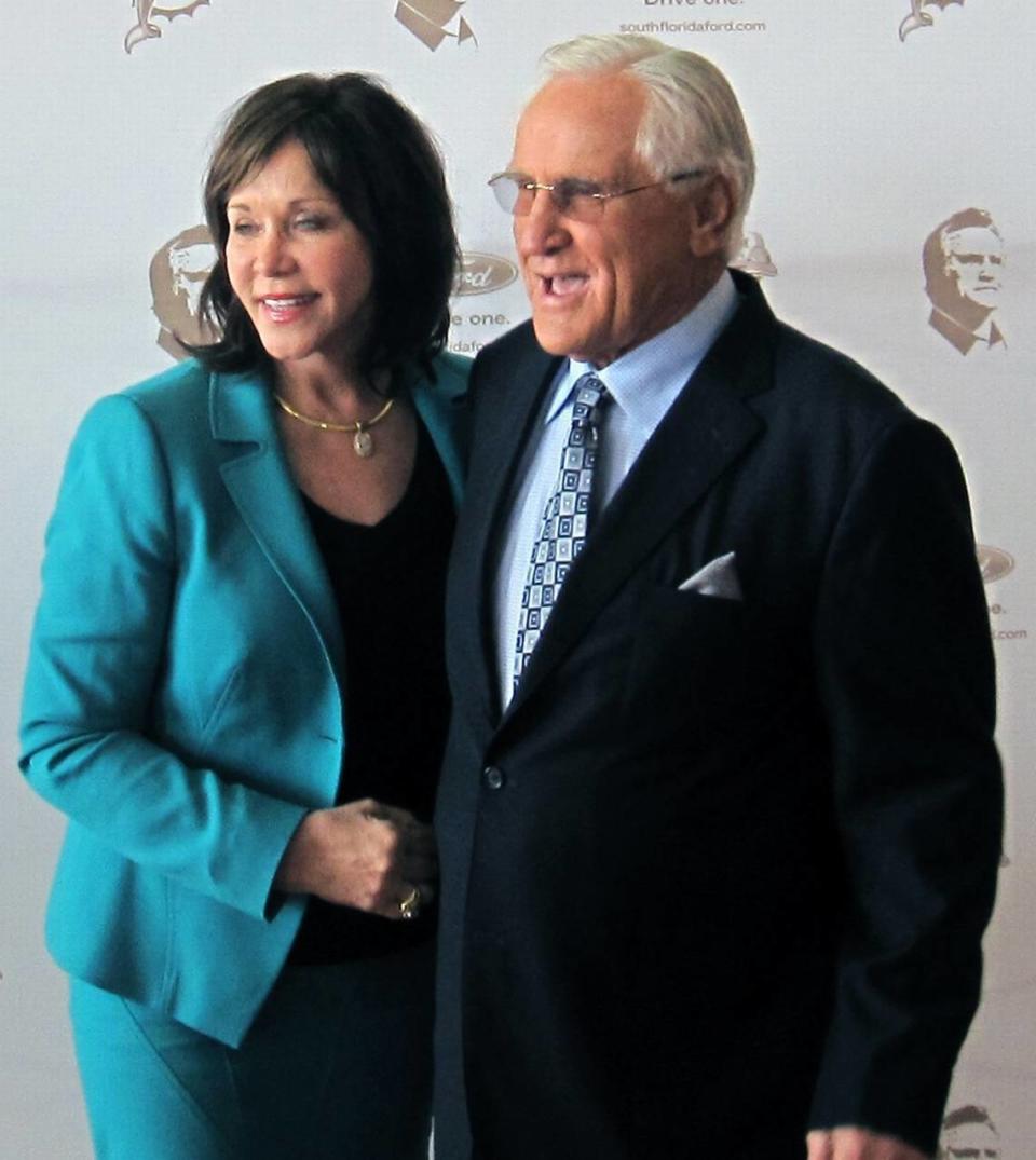 Don and Maryanne Shula on the orange carpet before the Dolphins vs. Steelers game