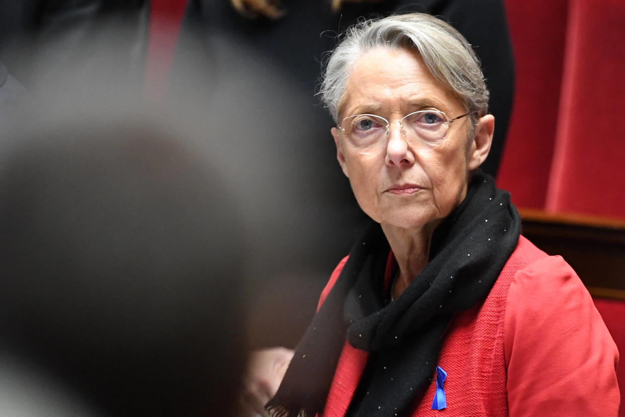 Les partis et groupes parlementaires LFI et communistes ont décidé de ne pas se rendre la semaine prochaine à Matignon, où Élisabeth Borne souhaitait les recevoir, ont-ils annoncé ce jeudi 30 mars. 