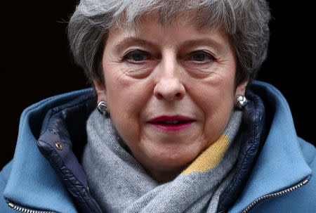 La primera ministra británica, Theresa May, fuera de la residencia del gobierno en Londres. 20 de marzo de 2019. REUTERS/Hannah McKay