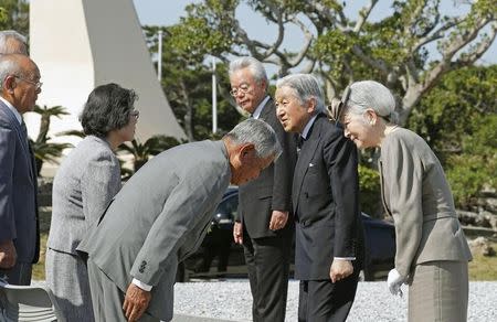 Emperador de Japón visita Okinawa para honrar muertos en Segunda Guerra  Mundial