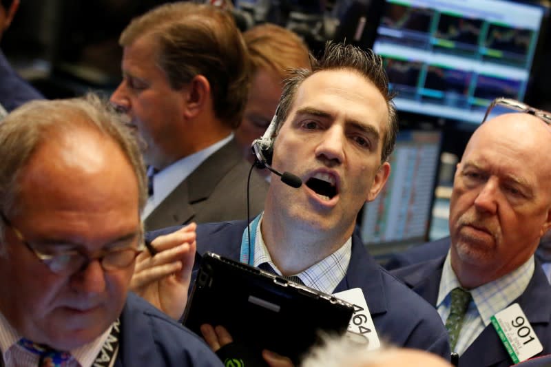 Traders work on the floor of the New York Stock Exchange (NYSE) in New York City, U.S., September 23, 2016. REUTERS/Brendan McDermid