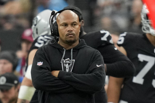 Antonio Pierce laments 'business decisions' by Raiders players in blowout to Panthers, suggests that jobs aren't safe - Yahoo Sports