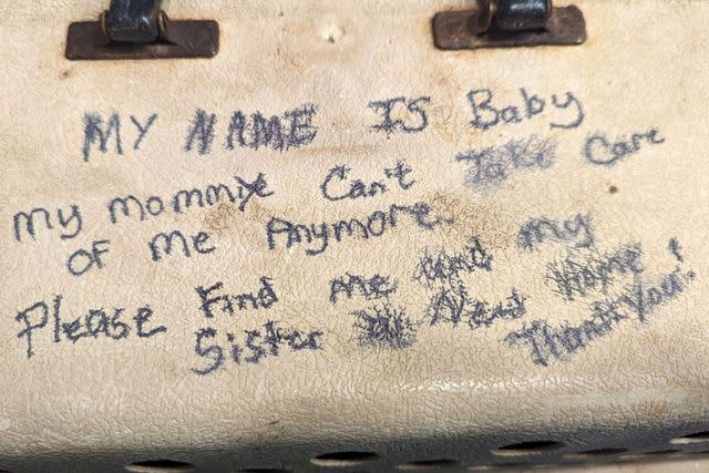 <p>Brother Wolf Animal Rescue</p> The cats' owner wrote a note on one of the animals' carriers.