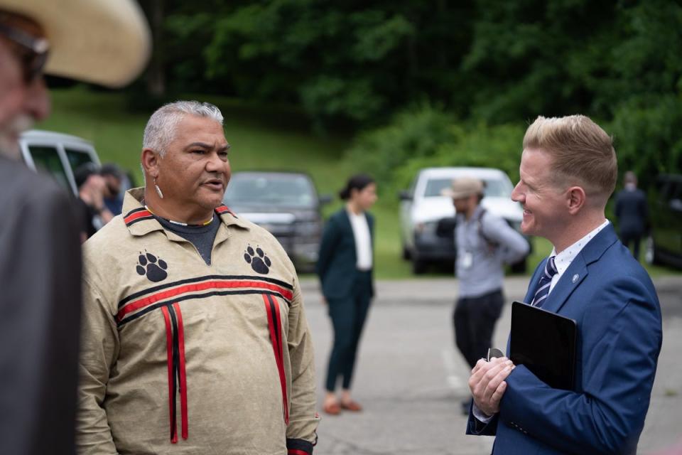 Chief Vincent Mann talks to Shawn LaTourette at a press conference to announce a new lawsuit against Ford. (Shawn LaTourette/United States Environmental Protection Agency)