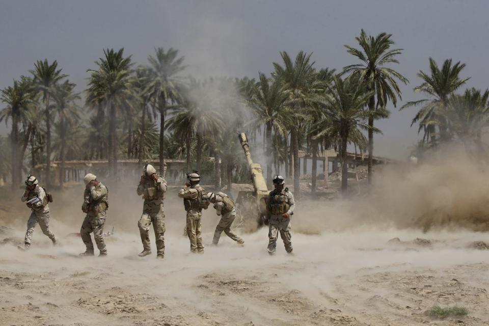 Iraqi soldiers fire artillery during clashes with Sunni militant group Islamic State of Iraq and the Levant (ISIL) in the town of Jurf al-Sakhar, south of Baghdad June 30, 2014. Iraqi troops battled to dislodge the al Qaeda splinter group from the city of Tikrit on Monday after its leader was declared caliph of a new Islamic state in lands seized this month across a swathe of Iraq and Syria. Alarming regional and world powers, the ISIL claimed universal authority when it dropped the local element in its name and said its leader Abu Bakr al-Baghdadi, as leader of the Islamic State, was now caliph of the Muslim world - a medieval title last widely recognised in the Ottoman sultan deposed 90 years ago after World War One. REUTERS/Alaa Al-Marjani (IRAQ - Tags: CIVIL UNREST POLITICS MILITARY)