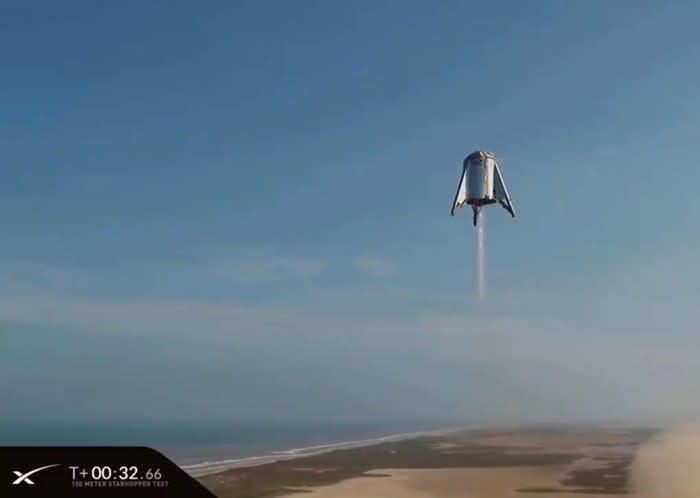 Starhopper airborne during Tuesday test flight