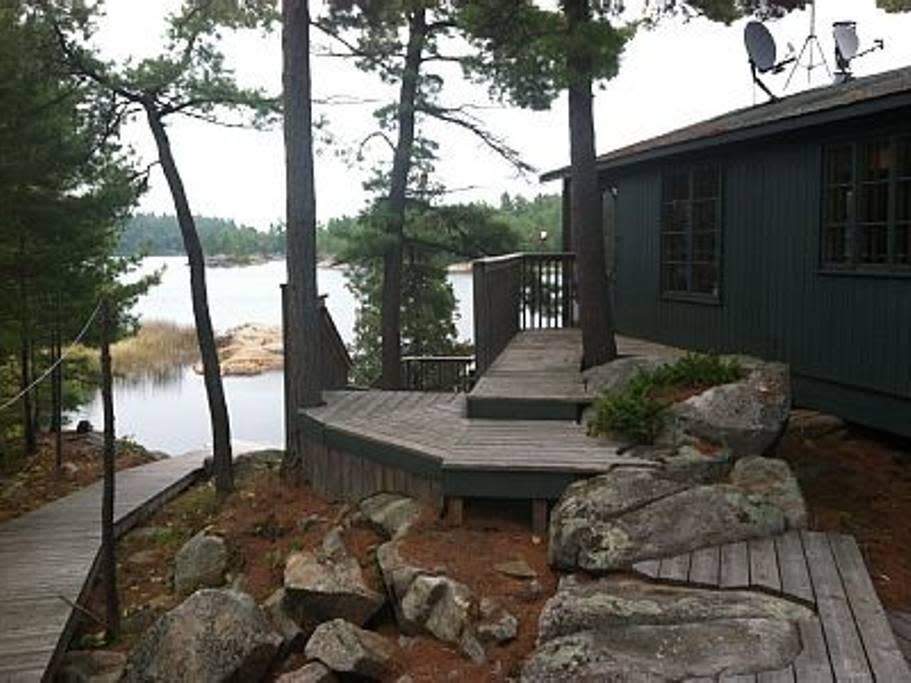 <p>Canoeing, kayaking, swimming, fishing, cliff jumping and wildlife watching are all options here.<br>(Airbnb) </p>