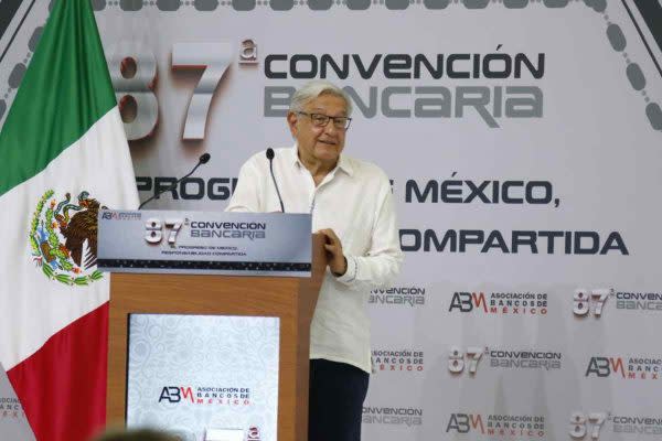 AMLO Convención Bancaria