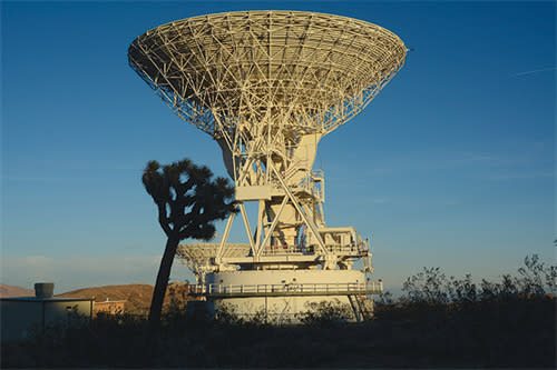 a large antenna against a blue sky.