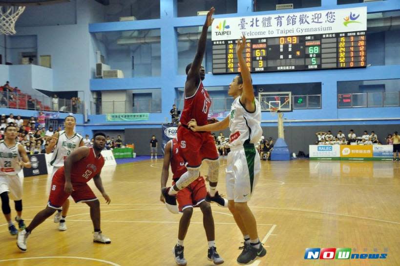 林勵（右）最後一擊失手，松山高中1分不敵美國舊金山聖伊格內修斯高中。（圖／林志儒攝 , 2017.07.11）