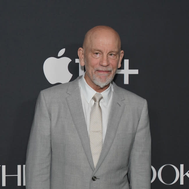 John Malkovich desearía poder pasar más años con su nieta credit:Bang Showbiz