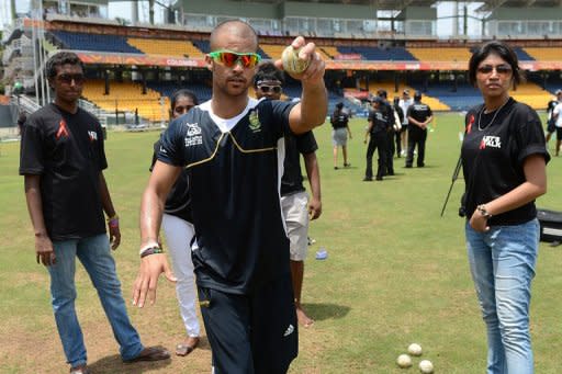 South African cricketer Jean-Paul Duminy (C) offers pointers to budding Sri Lankan cricket players at the R. Premadasa stadium in Colombo, on September 26. The South African team took time off to coach Sri Lankans as part of their HIV prevention awareness program in collaboration with the International Cricket Council and the United Nations