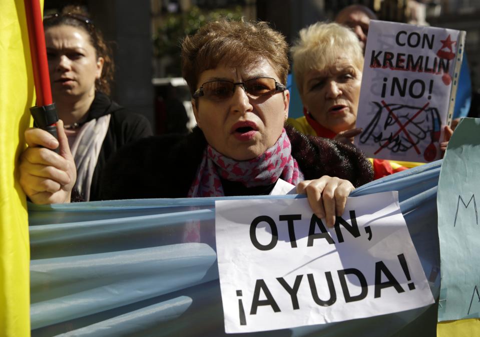 Protestors shout slogans against Russia in front of the foreign ministry in Madrid