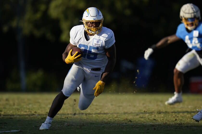 Los Angeles Chargers running back Joshua Kelley (25) participates in drills at the NFL football team's practice facility in Costa Mesa, Calif. Sunday, Aug. 7, 2022. (AP Photo/Ashley Landis)