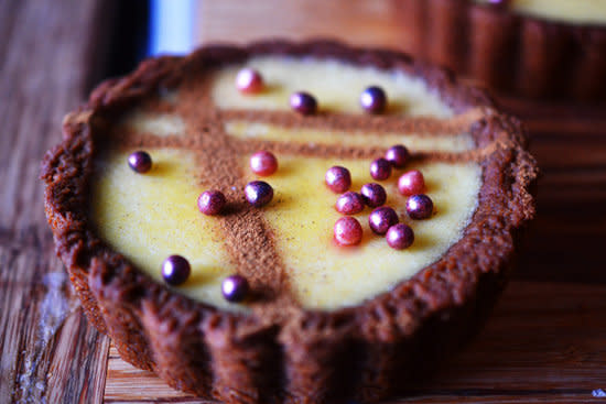 <strong>Get the <a href="http://duhlicious.com/2012/01/no-bake-gingerbread-egg-nog-tart/">Egg Nog Gingerbread Tarts recipe</a> from Duhlicious</strong>