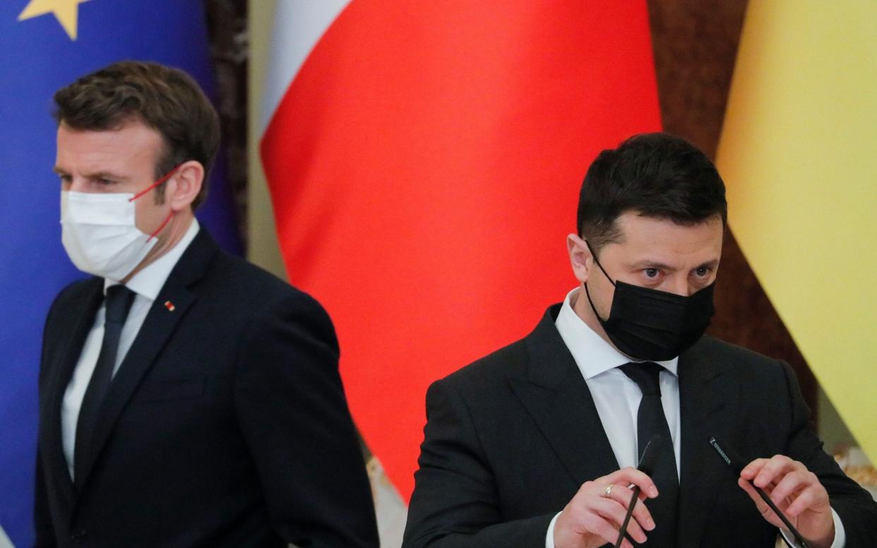 Ukrainian President Volodymyr Zelensky (R) and his French counterpart Emmanuel Macron - SERGEY DOLZHENKO/EPA-EFE/Shutterstock/Shutterstock
