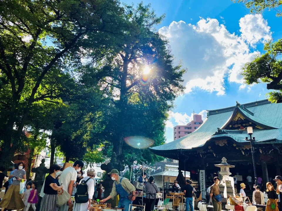 東京有3處特色市集，包括「雜司谷」的手創市集擺設食器、文具、服飾、手飾小物、室內裝飾品等。&nbsp;&nbsp;&nbsp;圖：Ⓒ雜司谷 手創市集／提供