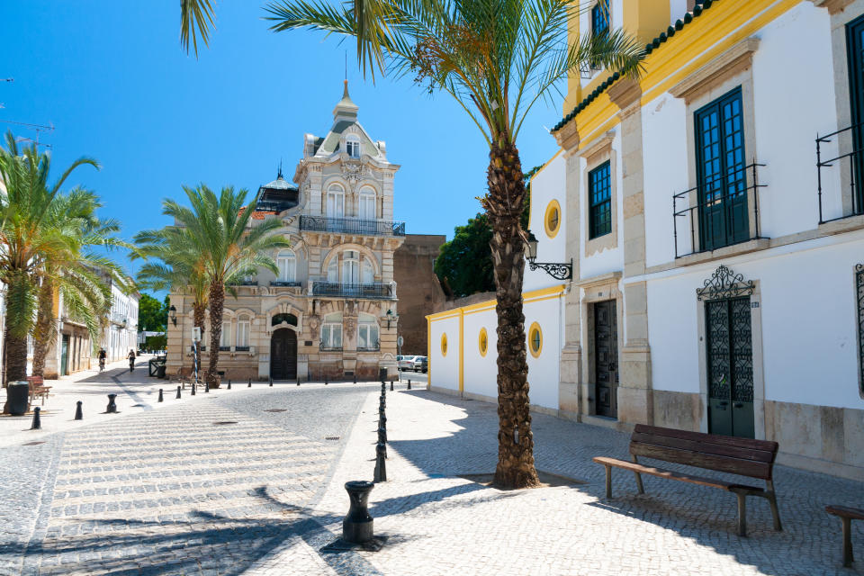 Capitale de l'Algarve, Faro est une destination de choix pour visiter la région et profiter de l'animation du centre ville (Getty Images)