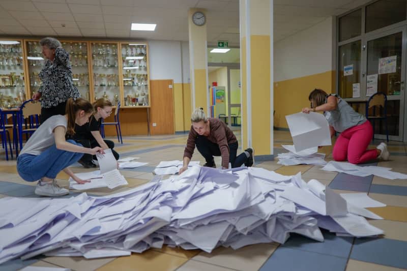 Counting votes begins at a polling station after the Polish Local Government Elections of 2024. Krzysztof Zatycki/ZUMA Press Wire/dpa