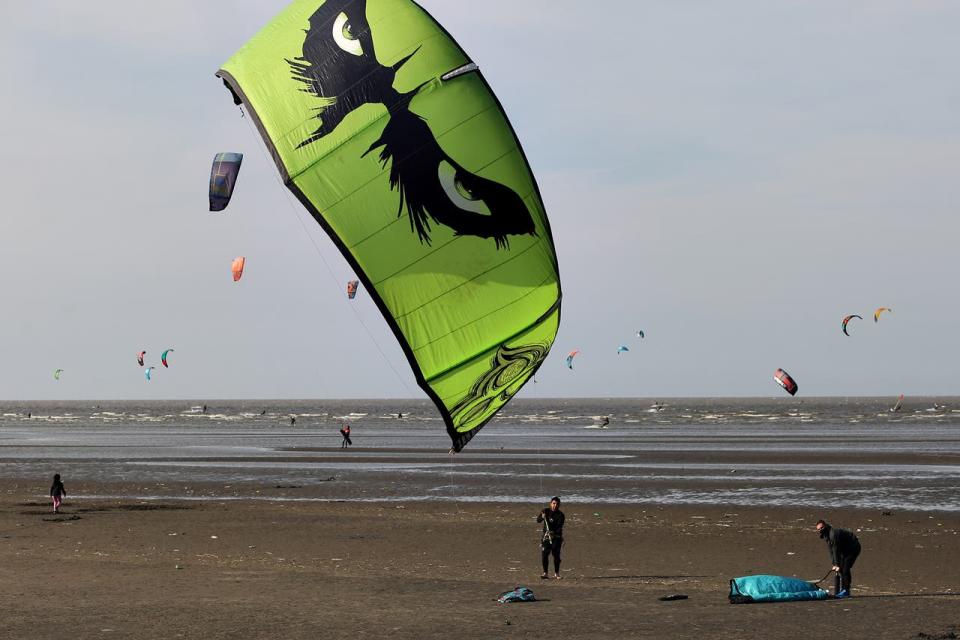 En la rivera de Quilmes se practican algunos deportes náuticos como el Kite Surf