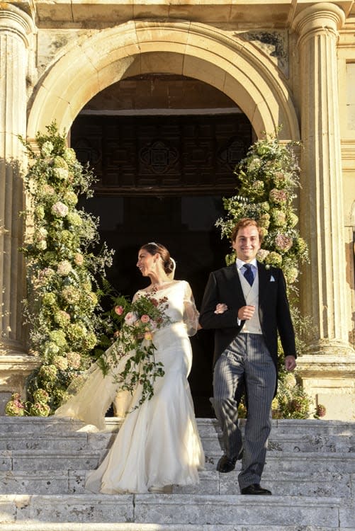 Los novios salen de la iglesia