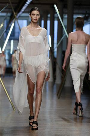 A model presents a creation from the Jason Wu Spring/Summer 2014 collection during New York Fashion Week, September 6, 2013. REUTERS/Lucas Jackson