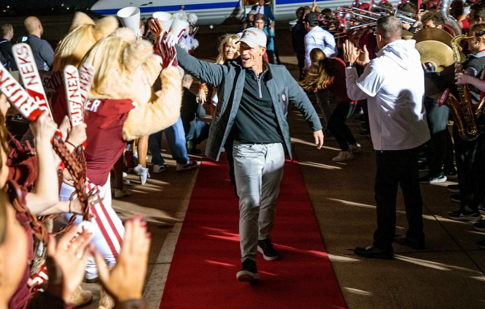 New OU football coach Brent Venables is greeted by supporters as he walks down the red carpet after arriving at Max Westheimer Airport in Norman last Sunday night.