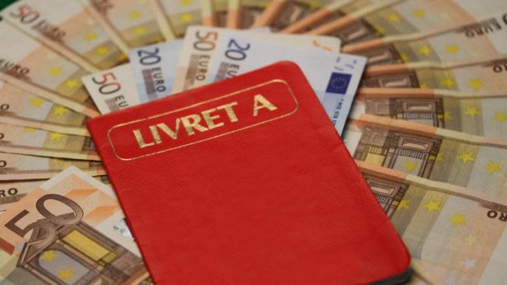 Un Livret A et des billets