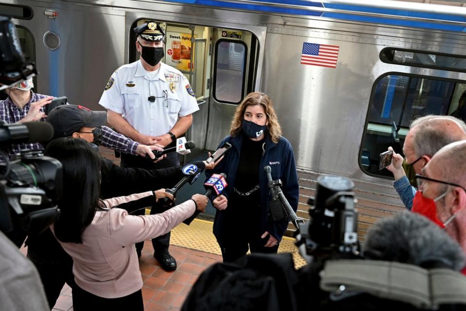 Violación en el tren (© Copyright 2021 The Philadelphia Inquirer)