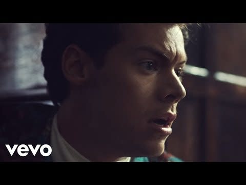 Harry Styles - "Kiwi"