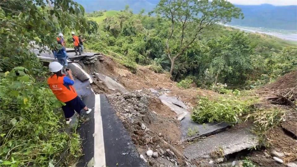 「海葵」過後！赤科山、六十石山道路中斷　滿山遍野金針花損失慘