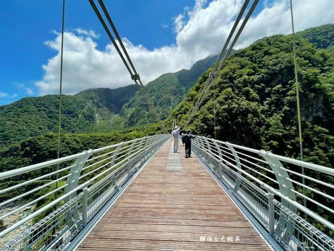 山月吊橋