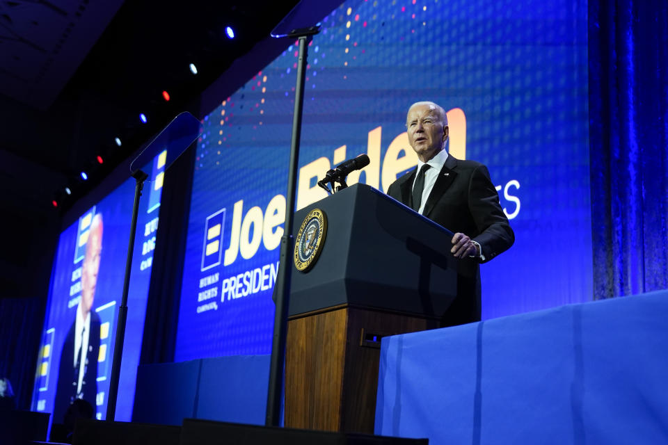 El presidente Joe Biden habla durante un acto de recaudación de fondos, el sábado 14 de octubre de 2023, en Washington. (AP Foto/Manuel Balce Ceneta)