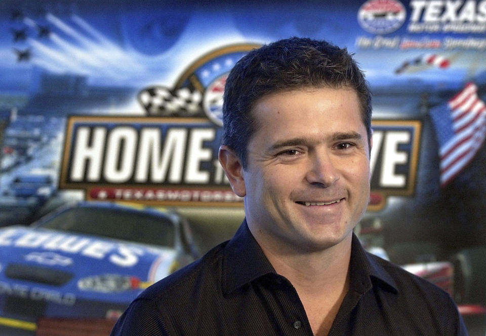 FILE - Gil de Ferran, of Brazil, smiles as he chats with a reporter during media day Jan. 28, 2004, at Texas Motor Speedway in Fort Worth, Texas. De Ferran, winner of the 2003 Indianapolis 500 and holder of the closed-course land speed record, died Friday, Dec. 29, 2023, while racing with his son at The Concourse Club in Florida, multiple former colleagues confirmed to The Associated Press. He was 56. (AP Photo/Tony Gutierrez, File)