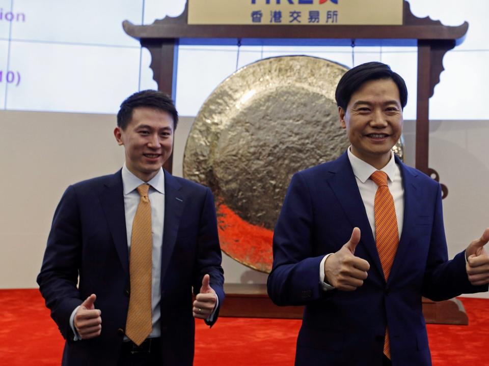 Shou Zi Chew and Xiaomi CEO give thumbs up at the listing of Xiaomi at the Hong Kong Exchanges on July 9, 2018