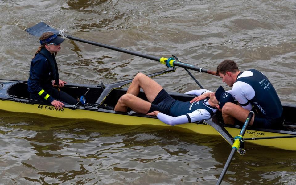 Boat Race 2023: Oxford rower Felix Drinkall collapses after Cambridge victory - Alamy Live News